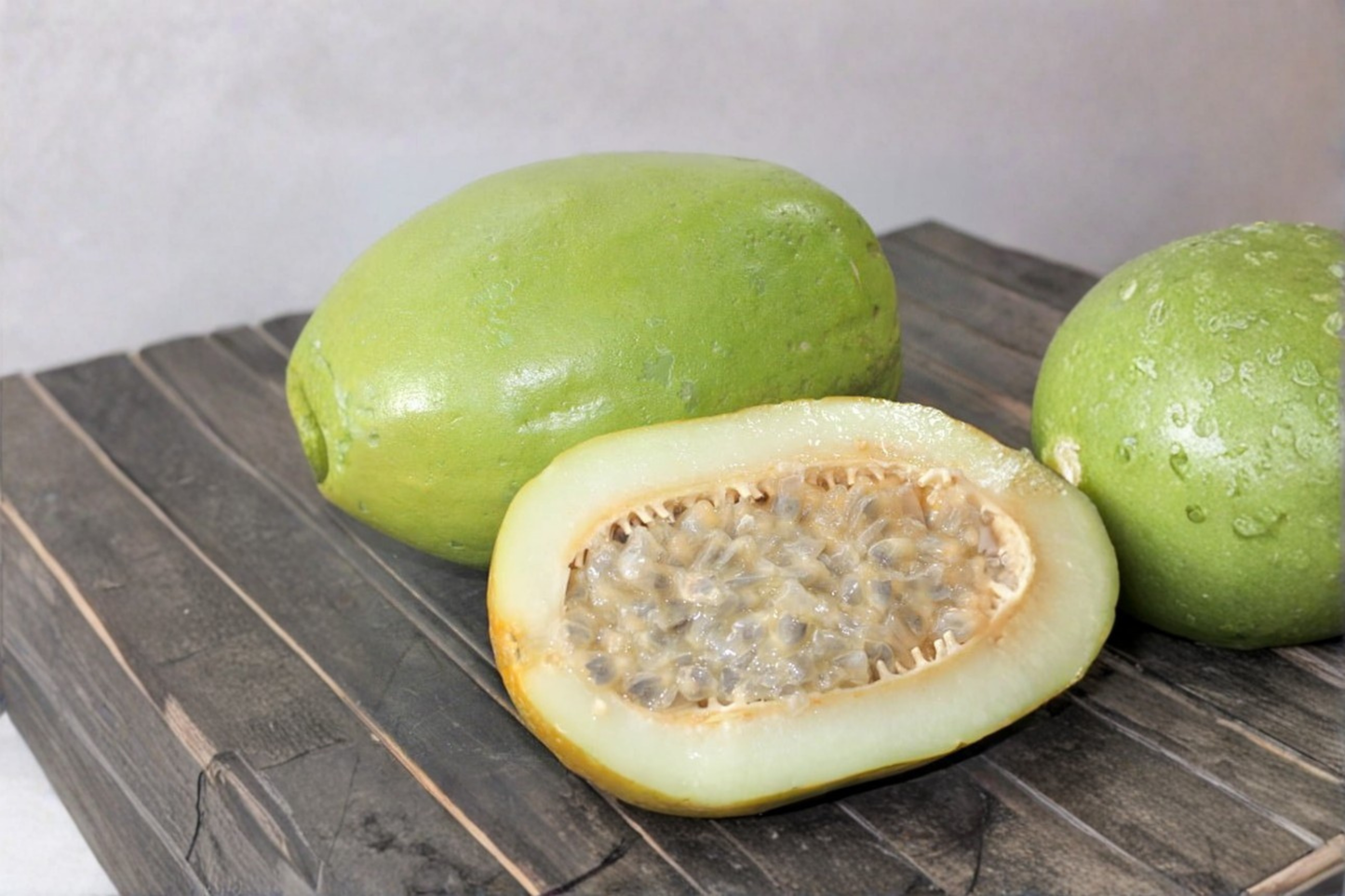 Rare Giant Granadilla Passionfruit Seeds – Climbing Tropical Vine, Edible Fruit, Passiflora quadrangularis, 2 Pack