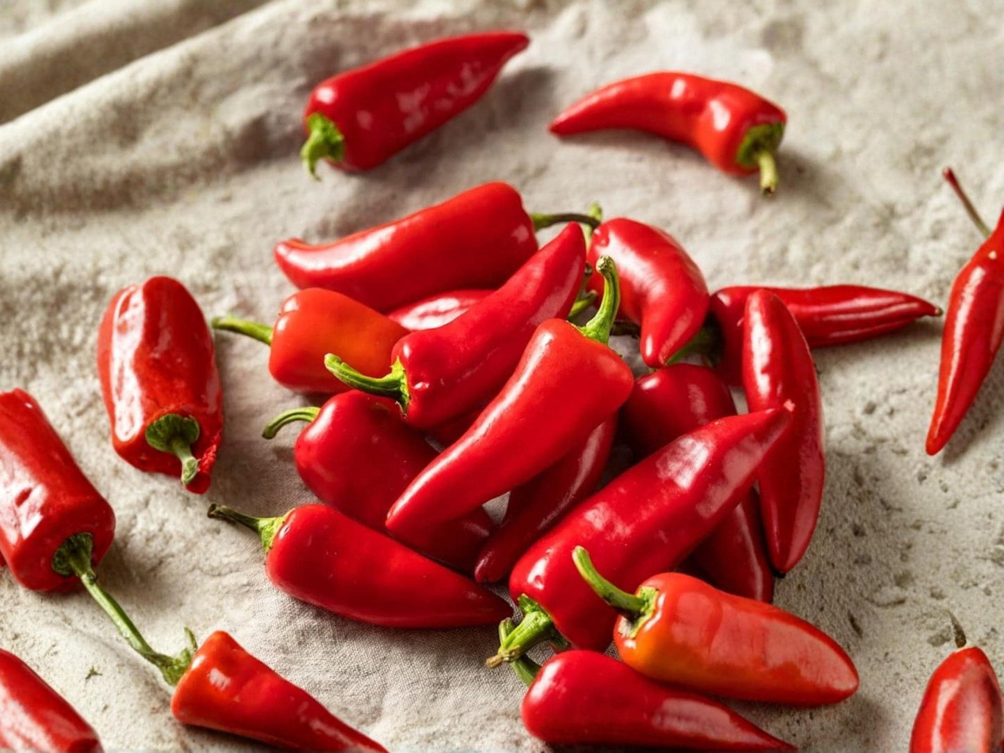 Fresno Chile Pepper Seeds – Medium Hot Red Chili – Heirloom Garden Vegetable – 25 Seeds