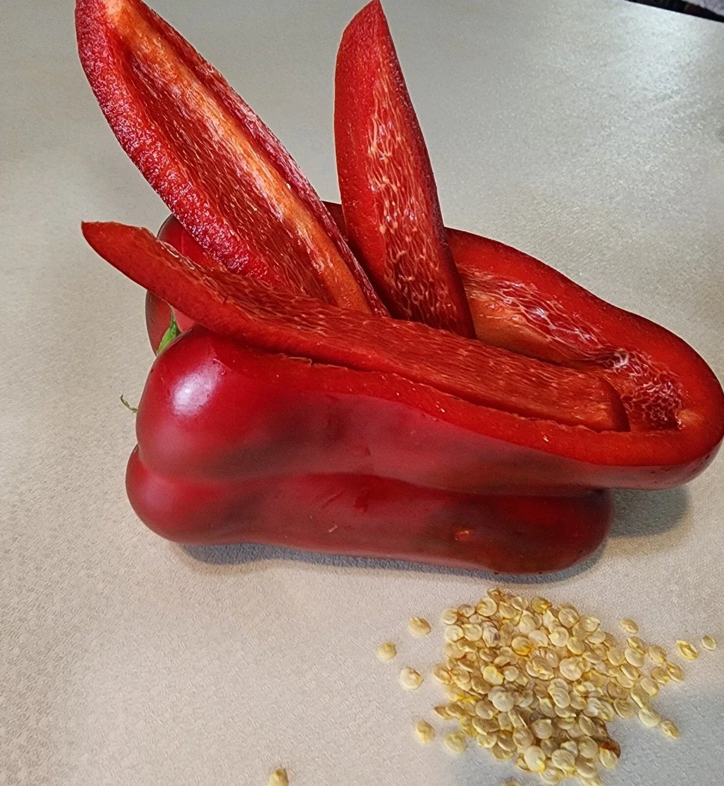 Sweet Red Bell Pepper Seeds Heirloom NON-GMO 100 Count Capsicum annuum