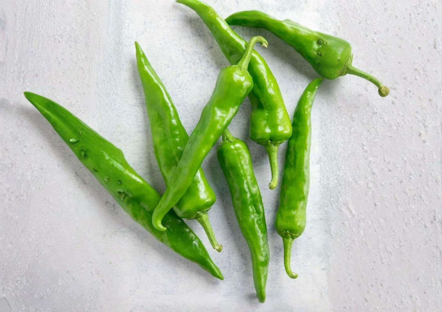 Hatch Giuzeppi Hot Pepper Seeds – 25 Heirloom New Mexico Green Red Chili Seeds for Growing Long, Tapered Medium Hot Peppers