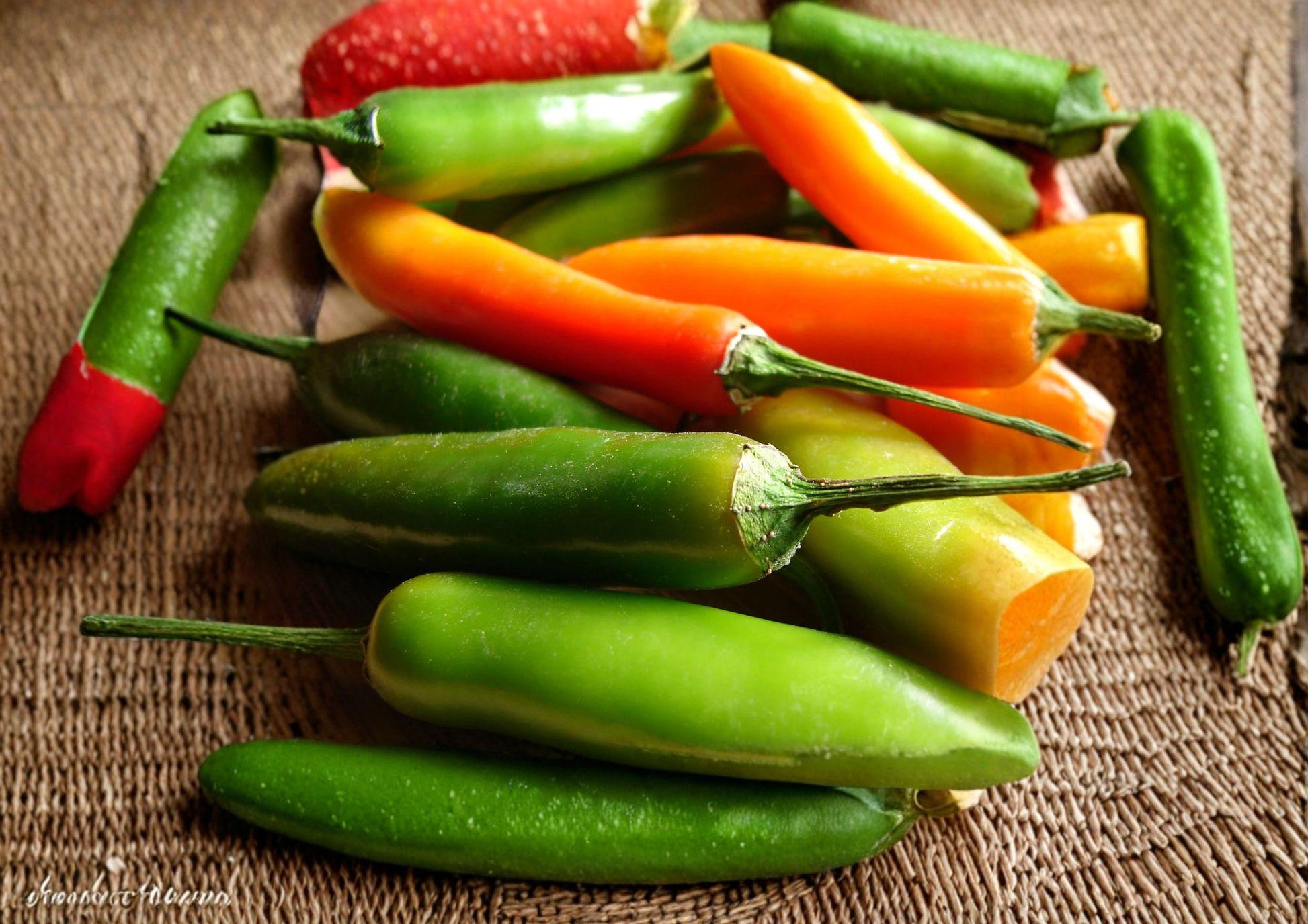 Heirloom Barker Hot Pepper Seeds – New Mexico Chili, Medium Heat, Green Long Peppers, Capsicum annuum, 25 Seeds
