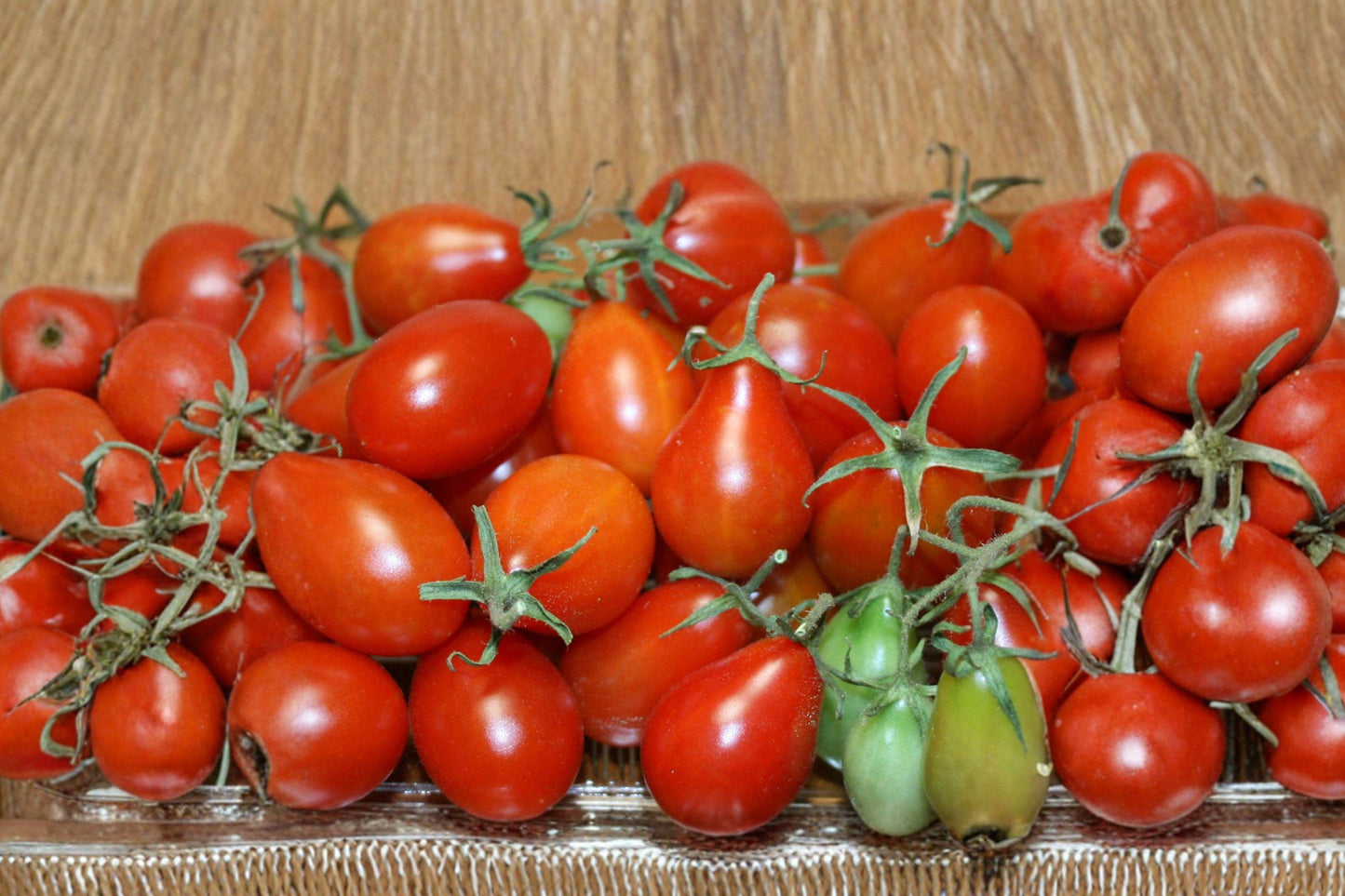 Red Pear Heirloom Cherry Tomato Seeds, Non-GMO, High-Yield, Indeterminate, Bright Red, Small Pear-Shaped Fruits