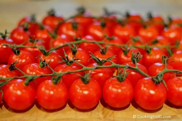 Large Cherry Tomato Seeds – Solanum lycopersicum – Antioxidant-Rich, Juicy, Firm Fruit – 25 Seeds for Organic Gardening
