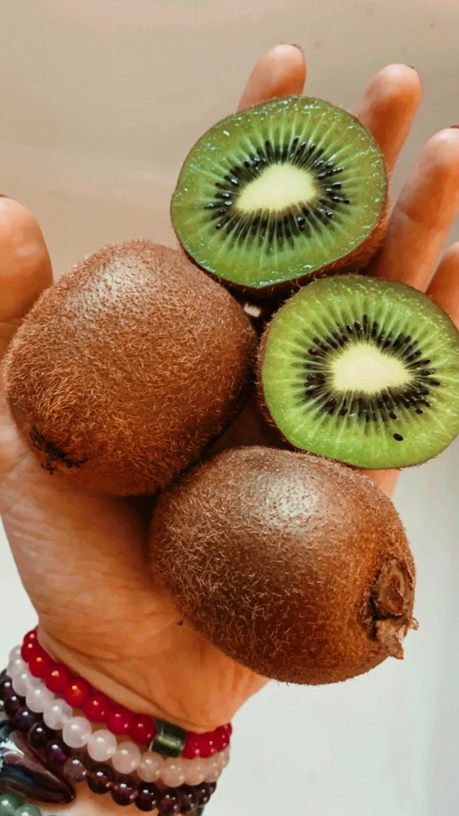 Organic Kiwi Seeds - 100 Count Actinidia deliciosa Perennial Vine for Home Garden Edible Fruit
