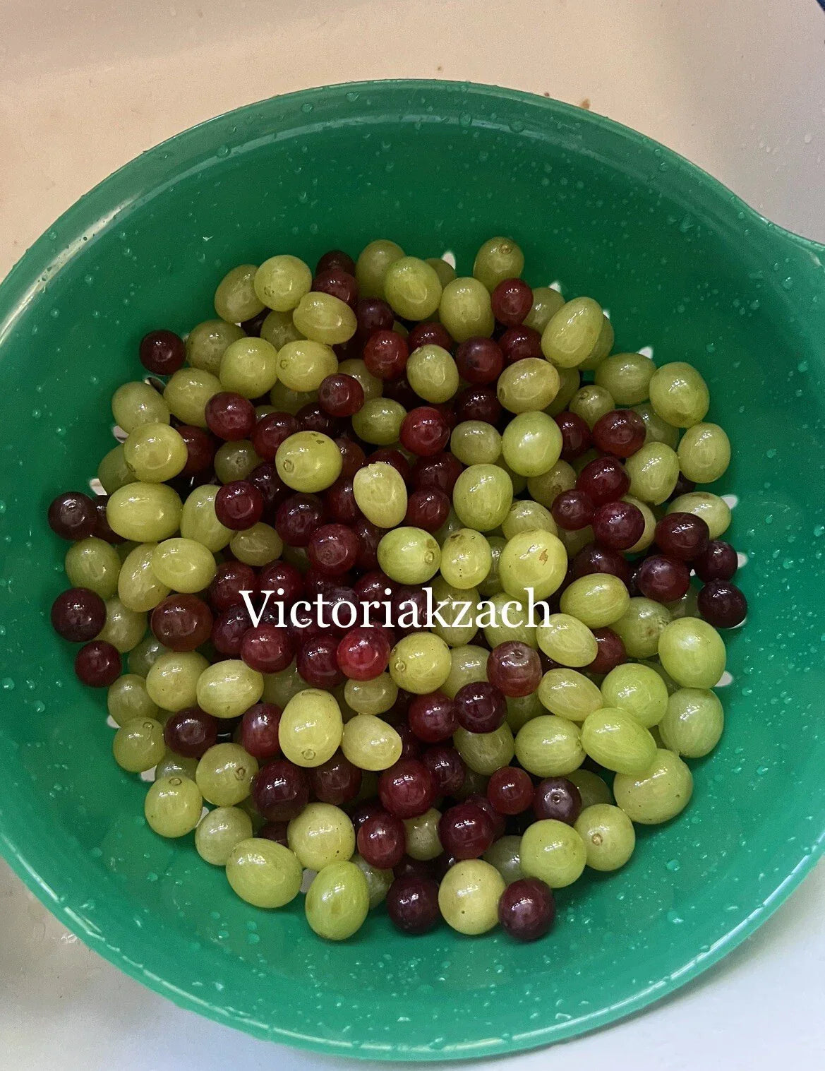 Giant Red & Green Globe Grape Seeds - 20 XL Vitis Vinifera Seeds for Home Gardening