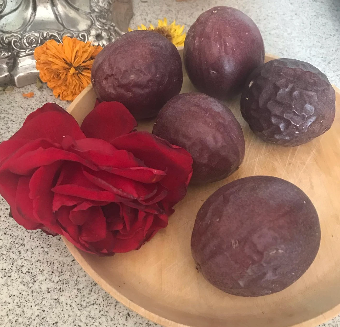 Passion Fruit Vine Cuttings – 6 Unrooted Passiflora edulis ‘Frederick’ Stem Clippings for Propagation